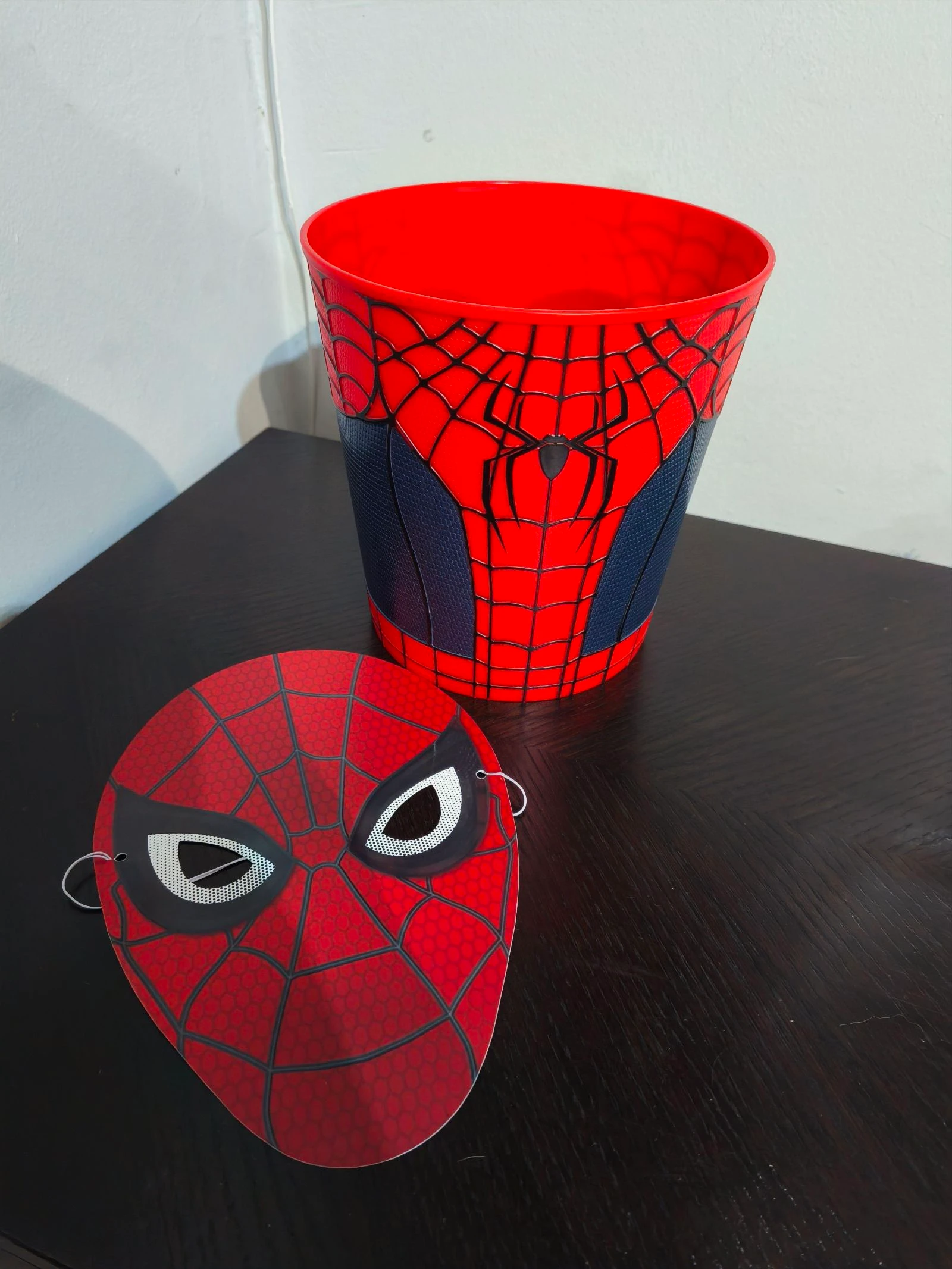 Cubo Spiderman brand new day y máscara exclusiva
